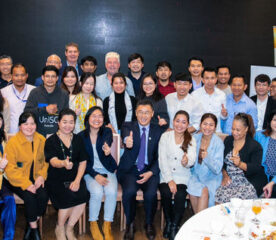 Finally, all the guests took a group photo to congratulate the success of the networking event!