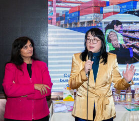 Mandy Chen, director of the Sunshine Chamber of Commerce and the person in charge of this networking event, delivered a speech.